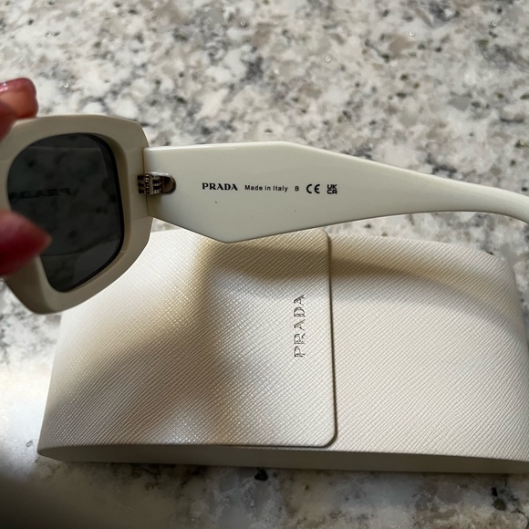 PRADA Symbole Sunglasses in White NEW - Picture 3 of 4